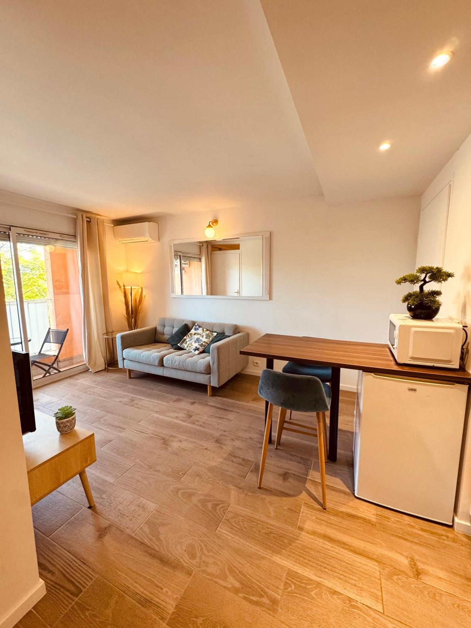 Claelle Appartment - 200M Beach Mandelieu Eksteriør billede